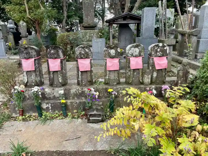 徳蔵院の{uncategorized: "未分類", other: "その他", undefined: "問題あり", building: "その他建物", grave: "お墓", sacred_gate: "鳥居", guardian: "狛犬", statue: "像", buddha: "仏像", history: "歴史", nature: "自然", garden: "庭園", animal: "動物", pagoda: "塔", temizu: "手水舎", mountain_gate: "山門・神門", sanctuary: "本殿・本堂", subordinate: "末社・摂社", art: "芸術", scenery: "景色", jizo: "地蔵", ema: "絵馬", goshuin: "御朱印", omikuji: "おみくじ", items: "授与品その他", amulet: "お守り", goshuincho: "御朱印帳", eats: "食事", festival: "お祭り", votive_dance: "神楽", shichigosan: "七五三参", wedding: "結婚式", experience: "体験その他", initially: "初詣", around: "周辺", anti_infection: "感染症対策"}