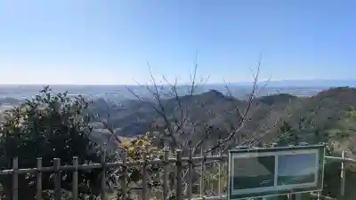 唐澤山神社の{uncategorized: "未分類", other: "その他", undefined: "問題あり", building: "その他建物", grave: "お墓", sacred_gate: "鳥居", guardian: "狛犬", statue: "像", buddha: "仏像", history: "歴史", nature: "自然", garden: "庭園", animal: "動物", pagoda: "塔", temizu: "手水舎", mountain_gate: "山門・神門", sanctuary: "本殿・本堂", subordinate: "末社・摂社", art: "芸術", scenery: "景色", jizo: "地蔵", ema: "絵馬", goshuin: "御朱印", omikuji: "おみくじ", items: "授与品その他", amulet: "お守り", goshuincho: "御朱印帳", eats: "食事", festival: "お祭り", votive_dance: "神楽", shichigosan: "七五三参", wedding: "結婚式", experience: "体験その他", initially: "初詣", around: "周辺", anti_infection: "感染症対策"}