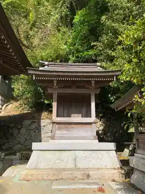 安乎八幡神社の{uncategorized: "未分類", other: "その他", undefined: "問題あり", building: "その他建物", grave: "お墓", sacred_gate: "鳥居", guardian: "狛犬", statue: "像", buddha: "仏像", history: "歴史", nature: "自然", garden: "庭園", animal: "動物", pagoda: "塔", temizu: "手水舎", mountain_gate: "山門・神門", sanctuary: "本殿・本堂", subordinate: "末社・摂社", art: "芸術", scenery: "景色", jizo: "地蔵", ema: "絵馬", goshuin: "御朱印", omikuji: "おみくじ", items: "授与品その他", amulet: "お守り", goshuincho: "御朱印帳", eats: "食事", festival: "お祭り", votive_dance: "神楽", shichigosan: "七五三参", wedding: "結婚式", experience: "体験その他", initially: "初詣", around: "周辺", anti_infection: "感染症対策"}