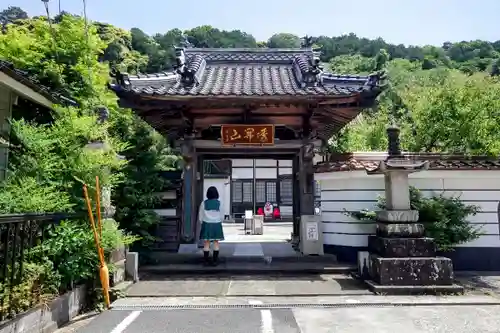 満正寺の山門・神門