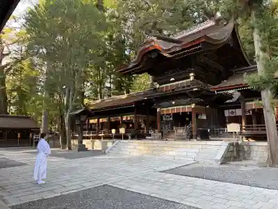 諏訪大社下社秋宮の{uncategorized: "未分類", other: "その他", undefined: "問題あり", building: "その他建物", grave: "お墓", sacred_gate: "鳥居", guardian: "狛犬", statue: "像", buddha: "仏像", history: "歴史", nature: "自然", garden: "庭園", animal: "動物", pagoda: "塔", temizu: "手水舎", mountain_gate: "山門・神門", sanctuary: "本殿・本堂", subordinate: "末社・摂社", art: "芸術", scenery: "景色", jizo: "地蔵", ema: "絵馬", goshuin: "御朱印", omikuji: "おみくじ", items: "授与品その他", amulet: "お守り", goshuincho: "御朱印帳", eats: "食事", festival: "お祭り", votive_dance: "神楽", shichigosan: "七五三参", wedding: "結婚式", experience: "体験その他", initially: "初詣", around: "周辺", anti_infection: "感染症対策"}