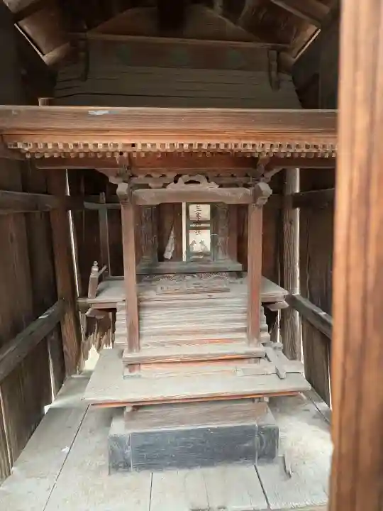 神明神社の{uncategorized: "未分類", other: "その他", undefined: "問題あり", building: "その他建物", grave: "お墓", sacred_gate: "鳥居", guardian: "狛犬", statue: "像", buddha: "仏像", history: "歴史", nature: "自然", garden: "庭園", animal: "動物", pagoda: "塔", temizu: "手水舎", mountain_gate: "山門・神門", sanctuary: "本殿・本堂", subordinate: "末社・摂社", art: "芸術", scenery: "景色", jizo: "地蔵", ema: "絵馬", goshuin: "御朱印", omikuji: "おみくじ", items: "授与品その他", amulet: "お守り", goshuincho: "御朱印帳", eats: "食事", festival: "お祭り", votive_dance: "神楽", shichigosan: "七五三参", wedding: "結婚式", experience: "体験その他", initially: "初詣", around: "周辺", anti_infection: "感染症対策"}