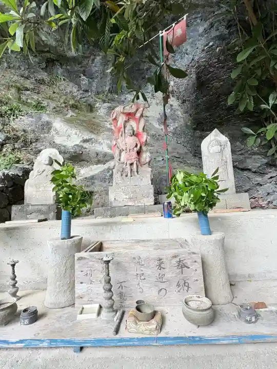 灌頂ヶ滝不動明王の本殿・本堂