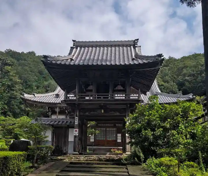 洞泉寺の山門・神門
