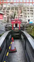 稲荷大明神の鳥居