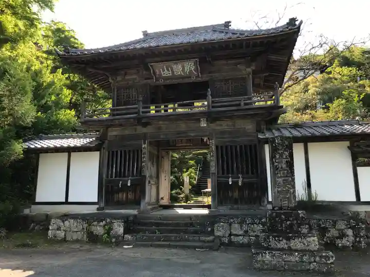 秩父札所三十二番 法性寺の山門・神門