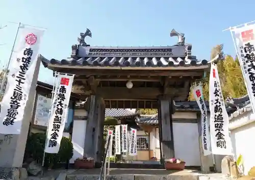 弥勒寺の山門