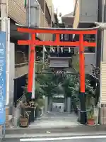 稲荷神社(鶴見区仲通)の{uncategorized: "未分類", other: "その他", undefined: "問題あり", building: "その他建物", grave: "お墓", sacred_gate: "鳥居", guardian: "狛犬", statue: "像", buddha: "仏像", history: "歴史", nature: "自然", garden: "庭園", animal: "動物", pagoda: "塔", temizu: "手水舎", mountain_gate: "山門・神門", sanctuary: "本殿・本堂", subordinate: "末社・摂社", art: "芸術", scenery: "景色", jizo: "地蔵", ema: "絵馬", goshuin: "御朱印", omikuji: "おみくじ", items: "授与品その他", amulet: "お守り", goshuincho: "御朱印帳", eats: "食事", festival: "お祭り", votive_dance: "神楽", shichigosan: "七五三参", wedding: "結婚式", experience: "体験その他", initially: "初詣", around: "周辺", anti_infection: "感染症対策"}