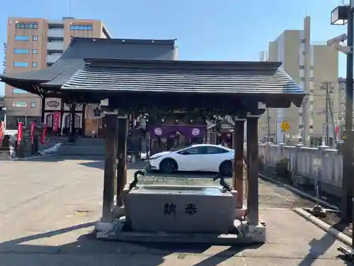 成田山札幌別院新栄寺の手水舎