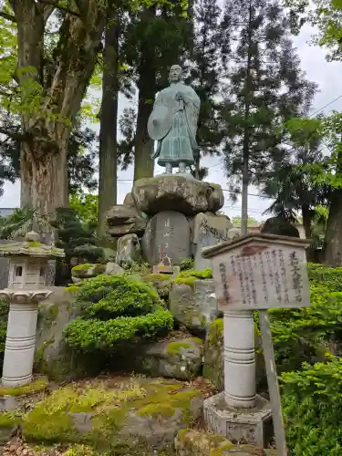 城端別院善徳寺の{uncategorized: "未分類", other: "その他", undefined: "問題あり", building: "その他建物", grave: "お墓", sacred_gate: "鳥居", guardian: "狛犬", statue: "像", buddha: "仏像", history: "歴史", nature: "自然", garden: "庭園", animal: "動物", pagoda: "塔", temizu: "手水舎", mountain_gate: "山門・神門", sanctuary: "本殿・本堂", subordinate: "末社・摂社", art: "芸術", scenery: "景色", jizo: "地蔵", ema: "絵馬", goshuin: "御朱印", omikuji: "おみくじ", items: "授与品その他", amulet: "お守り", goshuincho: "御朱印帳", eats: "食事", festival: "お祭り", votive_dance: "神楽", shichigosan: "七五三参", wedding: "結婚式", experience: "体験その他", initially: "初詣", around: "周辺", anti_infection: "感染症対策"}