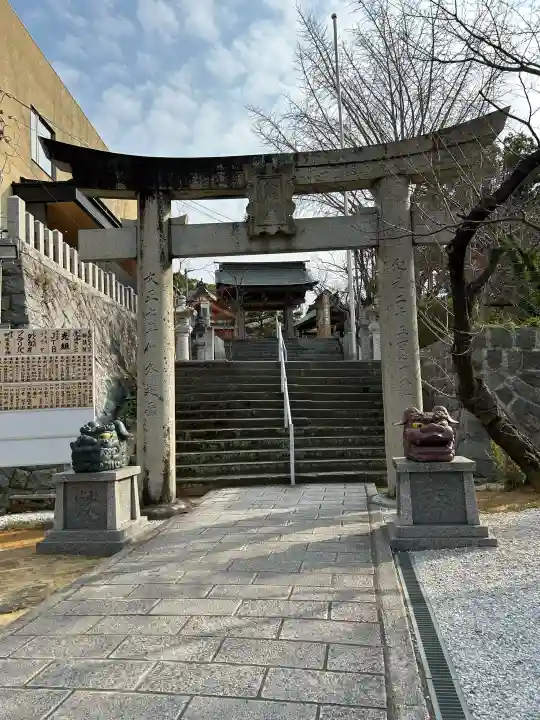 紅葉八幡宮の{uncategorized: "未分類", other: "その他", undefined: "問題あり", building: "その他建物", grave: "お墓", sacred_gate: "鳥居", guardian: "狛犬", statue: "像", buddha: "仏像", history: "歴史", nature: "自然", garden: "庭園", animal: "動物", pagoda: "塔", temizu: "手水舎", mountain_gate: "山門・神門", sanctuary: "本殿・本堂", subordinate: "末社・摂社", art: "芸術", scenery: "景色", jizo: "地蔵", ema: "絵馬", goshuin: "御朱印", omikuji: "おみくじ", items: "授与品その他", amulet: "お守り", goshuincho: "御朱印帳", eats: "食事", festival: "お祭り", votive_dance: "神楽", shichigosan: "七五三参", wedding: "結婚式", experience: "体験その他", initially: "初詣", around: "周辺", anti_infection: "感染症対策"}
