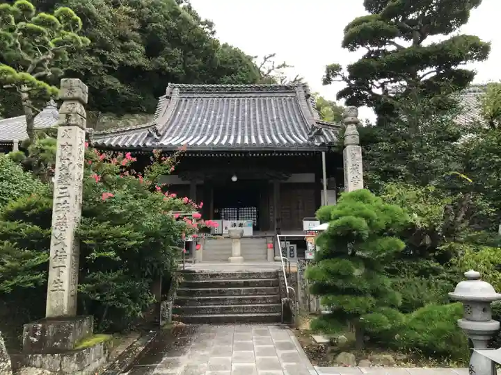 甲山寺の本殿・本堂