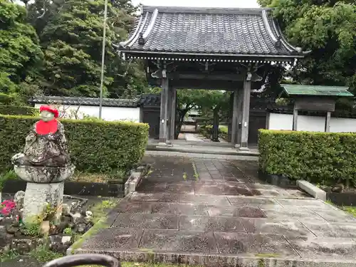 平田寺の山門