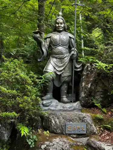 榛名神社の{uncategorized: "未分類", other: "その他", undefined: "問題あり", building: "その他建物", grave: "お墓", sacred_gate: "鳥居", guardian: "狛犬", statue: "像", buddha: "仏像", history: "歴史", nature: "自然", garden: "庭園", animal: "動物", pagoda: "塔", temizu: "手水舎", mountain_gate: "山門・神門", sanctuary: "本殿・本堂", subordinate: "末社・摂社", art: "芸術", scenery: "景色", jizo: "地蔵", ema: "絵馬", goshuin: "御朱印", omikuji: "おみくじ", items: "授与品その他", amulet: "お守り", goshuincho: "御朱印帳", eats: "食事", festival: "お祭り", votive_dance: "神楽", shichigosan: "七五三参", wedding: "結婚式", experience: "体験その他", initially: "初詣", around: "周辺", anti_infection: "感染症対策"}