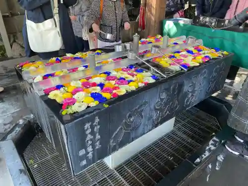 成田山深川不動堂（新勝寺東京別院）の{uncategorized: "未分類", other: "その他", undefined: "問題あり", building: "その他建物", grave: "お墓", sacred_gate: "鳥居", guardian: "狛犬", statue: "像", buddha: "仏像", history: "歴史", nature: "自然", garden: "庭園", animal: "動物", pagoda: "塔", temizu: "手水舎", mountain_gate: "山門・神門", sanctuary: "本殿・本堂", subordinate: "末社・摂社", art: "芸術", scenery: "景色", jizo: "地蔵", ema: "絵馬", goshuin: "御朱印", omikuji: "おみくじ", items: "授与品その他", amulet: "お守り", goshuincho: "御朱印帳", eats: "食事", festival: "お祭り", votive_dance: "神楽", shichigosan: "七五三参", wedding: "結婚式", experience: "体験その他", initially: "初詣", around: "周辺", anti_infection: "感染症対策"}