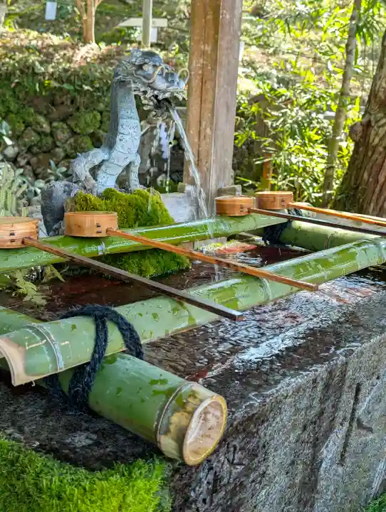 出雲大神宮の{uncategorized: "未分類", other: "その他", undefined: "問題あり", building: "その他建物", grave: "お墓", sacred_gate: "鳥居", guardian: "狛犬", statue: "像", buddha: "仏像", history: "歴史", nature: "自然", garden: "庭園", animal: "動物", pagoda: "塔", temizu: "手水舎", mountain_gate: "山門・神門", sanctuary: "本殿・本堂", subordinate: "末社・摂社", art: "芸術", scenery: "景色", jizo: "地蔵", ema: "絵馬", goshuin: "御朱印", omikuji: "おみくじ", items: "授与品その他", amulet: "お守り", goshuincho: "御朱印帳", eats: "食事", festival: "お祭り", votive_dance: "神楽", shichigosan: "七五三参", wedding: "結婚式", experience: "体験その他", initially: "初詣", around: "周辺", anti_infection: "感染症対策"}