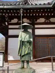 宝蔵寺の像