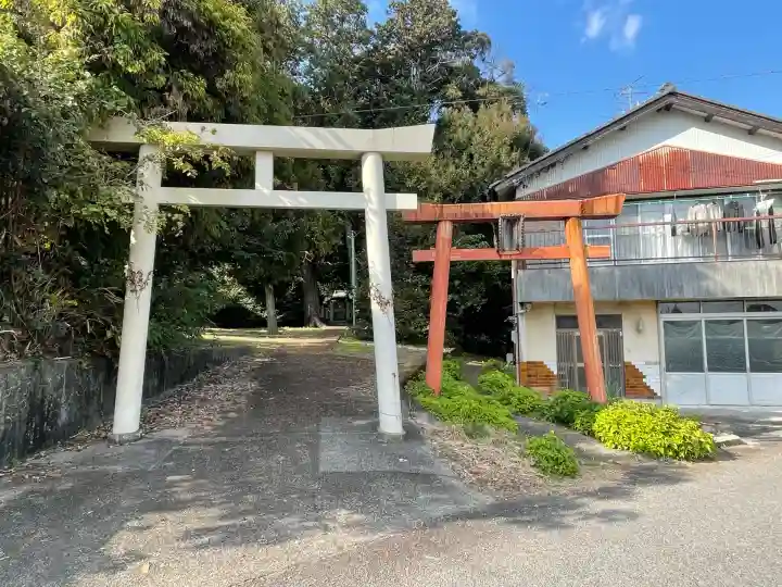 尾白稲荷神社(岐阜県)