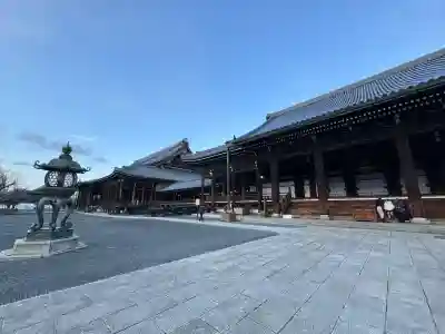 本願寺（西本願寺）の{uncategorized: "未分類", other: "その他", undefined: "問題あり", building: "その他建物", grave: "お墓", sacred_gate: "鳥居", guardian: "狛犬", statue: "像", buddha: "仏像", history: "歴史", nature: "自然", garden: "庭園", animal: "動物", pagoda: "塔", temizu: "手水舎", mountain_gate: "山門・神門", sanctuary: "本殿・本堂", subordinate: "末社・摂社", art: "芸術", scenery: "景色", jizo: "地蔵", ema: "絵馬", goshuin: "御朱印", omikuji: "おみくじ", items: "授与品その他", amulet: "お守り", goshuincho: "御朱印帳", eats: "食事", festival: "お祭り", votive_dance: "神楽", shichigosan: "七五三参", wedding: "結婚式", experience: "体験その他", initially: "初詣", around: "周辺", anti_infection: "感染症対策"}