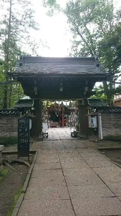 赤坂氷川神社の山門・神門
