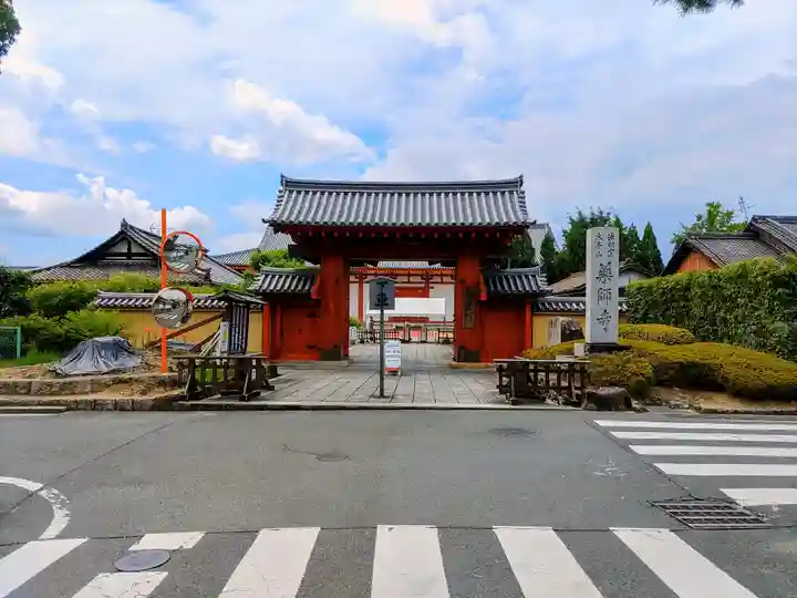 薬師寺の山門・神門