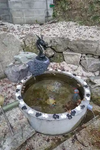 川見薬師寺の手水舎