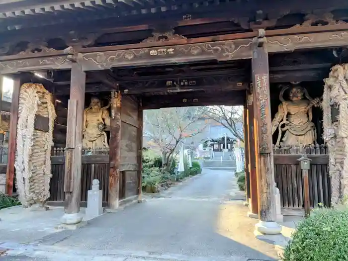 香西寺の山門