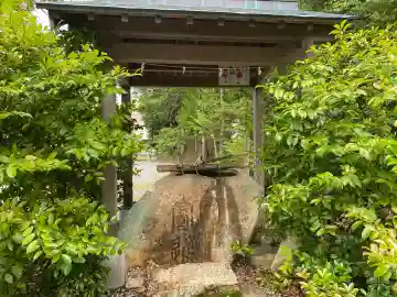 三所神社の{uncategorized: "未分類", other: "その他", undefined: "問題あり", building: "その他建物", grave: "お墓", sacred_gate: "鳥居", guardian: "狛犬", statue: "像", buddha: "仏像", history: "歴史", nature: "自然", garden: "庭園", animal: "動物", pagoda: "塔", temizu: "手水舎", mountain_gate: "山門・神門", sanctuary: "本殿・本堂", subordinate: "末社・摂社", art: "芸術", scenery: "景色", jizo: "地蔵", ema: "絵馬", goshuin: "御朱印", omikuji: "おみくじ", items: "授与品その他", amulet: "お守り", goshuincho: "御朱印帳", eats: "食事", festival: "お祭り", votive_dance: "神楽", shichigosan: "七五三参", wedding: "結婚式", experience: "体験その他", initially: "初詣", around: "周辺", anti_infection: "感染症対策"}