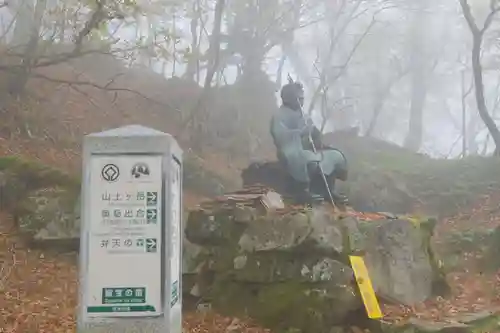 弥山神社（天河大辨財天社奥宮）の像