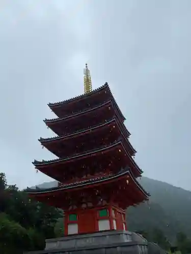 総本山　本福寺の塔