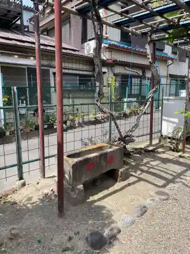宇佐稲荷大明神の{uncategorized: "未分類", other: "その他", undefined: "問題あり", building: "その他建物", grave: "お墓", sacred_gate: "鳥居", guardian: "狛犬", statue: "像", buddha: "仏像", history: "歴史", nature: "自然", garden: "庭園", animal: "動物", pagoda: "塔", temizu: "手水舎", mountain_gate: "山門・神門", sanctuary: "本殿・本堂", subordinate: "末社・摂社", art: "芸術", scenery: "景色", jizo: "地蔵", ema: "絵馬", goshuin: "御朱印", omikuji: "おみくじ", items: "授与品その他", amulet: "お守り", goshuincho: "御朱印帳", eats: "食事", festival: "お祭り", votive_dance: "神楽", shichigosan: "七五三参", wedding: "結婚式", experience: "体験その他", initially: "初詣", around: "周辺", anti_infection: "感染症対策"}