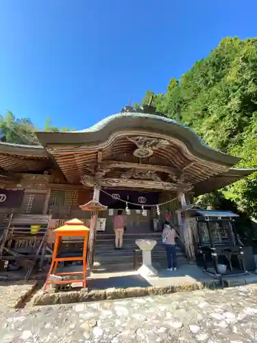 清滝寺の本殿