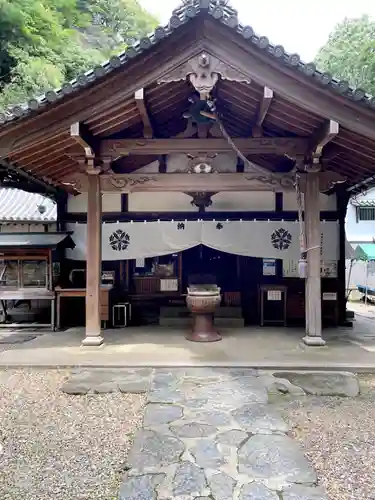 宝山寺の本殿