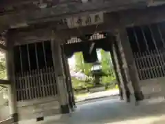 三角寺の山門