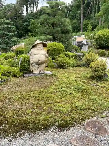 養仙寺の像