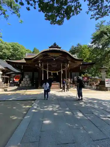 武田神社の本殿・本堂