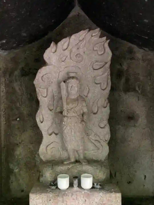 不動尊(布引の滝)の仏像