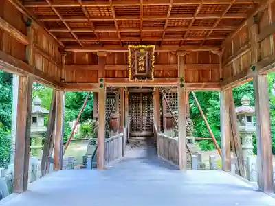 県明社の本殿・本堂