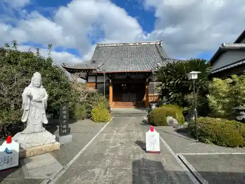 宗林寺の{uncategorized: "未分類", other: "その他", undefined: "問題あり", building: "その他建物", grave: "お墓", sacred_gate: "鳥居", guardian: "狛犬", statue: "像", buddha: "仏像", history: "歴史", nature: "自然", garden: "庭園", animal: "動物", pagoda: "塔", temizu: "手水舎", mountain_gate: "山門・神門", sanctuary: "本殿・本堂", subordinate: "末社・摂社", art: "芸術", scenery: "景色", jizo: "地蔵", ema: "絵馬", goshuin: "御朱印", omikuji: "おみくじ", items: "授与品その他", amulet: "お守り", goshuincho: "御朱印帳", eats: "食事", festival: "お祭り", votive_dance: "神楽", shichigosan: "七五三参", wedding: "結婚式", experience: "体験その他", initially: "初詣", around: "周辺", anti_infection: "感染症対策"}