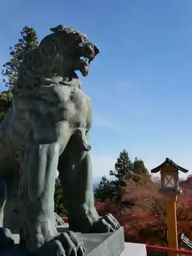 武蔵御嶽神社の狛犬