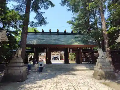 帯廣神社の山門・神門