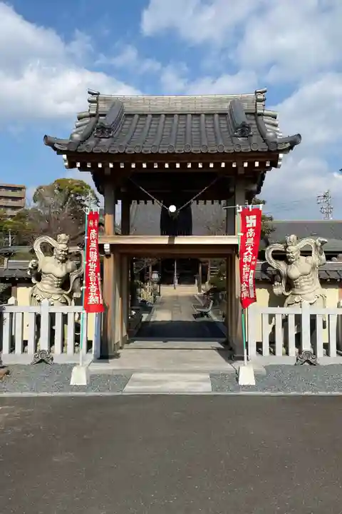 寳藏院の山門・神門