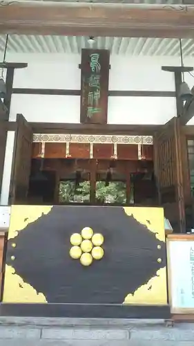 鳥越神社の本殿・本堂