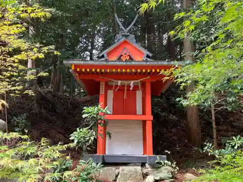 夜支布山口神社の末社