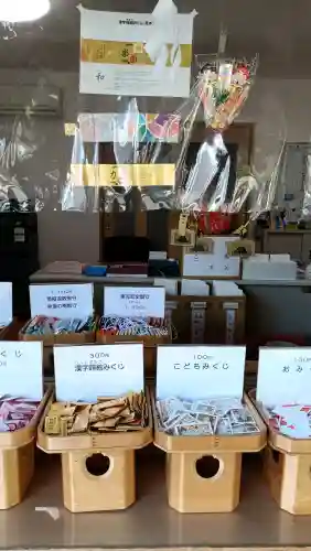 加納天満宮の{uncategorized: "未分類", other: "その他", undefined: "問題あり", building: "その他建物", grave: "お墓", sacred_gate: "鳥居", guardian: "狛犬", statue: "像", buddha: "仏像", history: "歴史", nature: "自然", garden: "庭園", animal: "動物", pagoda: "塔", temizu: "手水舎", mountain_gate: "山門・神門", sanctuary: "本殿・本堂", subordinate: "末社・摂社", art: "芸術", scenery: "景色", jizo: "地蔵", ema: "絵馬", goshuin: "御朱印", omikuji: "おみくじ", items: "授与品その他", amulet: "お守り", goshuincho: "御朱印帳", eats: "食事", festival: "お祭り", votive_dance: "神楽", shichigosan: "七五三参", wedding: "結婚式", experience: "体験その他", initially: "初詣", around: "周辺", anti_infection: "感染症対策"}