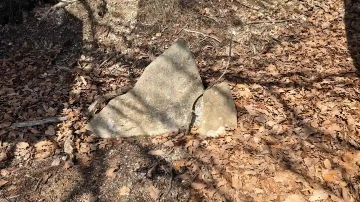 小谷石大明神の{uncategorized: "未分類", other: "その他", undefined: "問題あり", building: "その他建物", grave: "お墓", sacred_gate: "鳥居", guardian: "狛犬", statue: "像", buddha: "仏像", history: "歴史", nature: "自然", garden: "庭園", animal: "動物", pagoda: "塔", temizu: "手水舎", mountain_gate: "山門・神門", sanctuary: "本殿・本堂", subordinate: "末社・摂社", art: "芸術", scenery: "景色", jizo: "地蔵", ema: "絵馬", goshuin: "御朱印", omikuji: "おみくじ", items: "授与品その他", amulet: "お守り", goshuincho: "御朱印帳", eats: "食事", festival: "お祭り", votive_dance: "神楽", shichigosan: "七五三参", wedding: "結婚式", experience: "体験その他", initially: "初詣", around: "周辺", anti_infection: "感染症対策"}