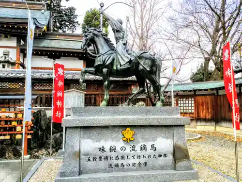 味鋺神社の像