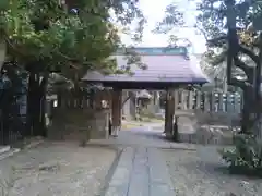 三囲神社の山門