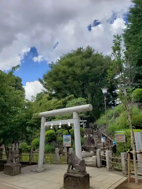 鳩森八幡神社の鳥居