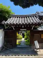 尊陽院の山門・神門